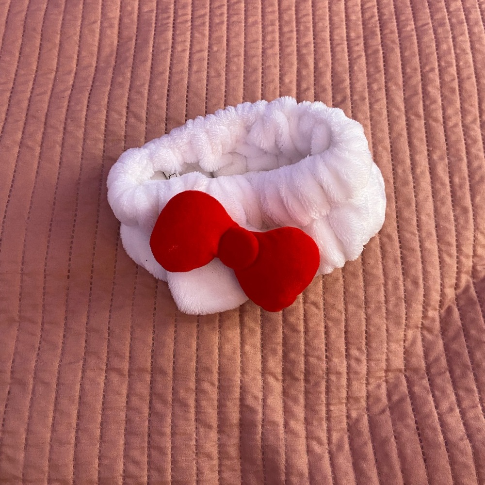 The Crème Shop Signature Hello Kitty Bow Plush Spa Headband